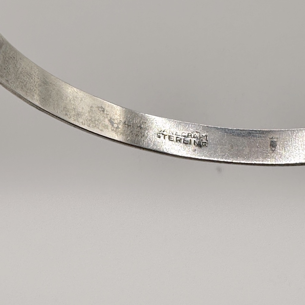 Elegant Sterling Silver Floral Bangle - Picture 3 of 4